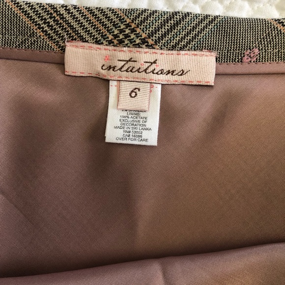 Blouse and Skirt Set - Picture 7 of 8